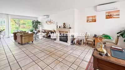 Maison - 210 m² - 7 pièces