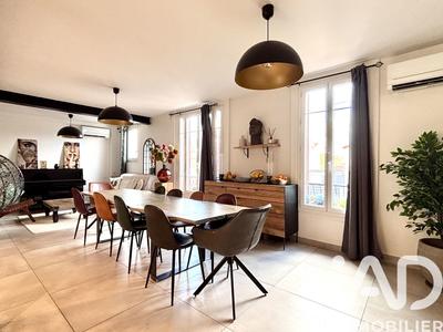 Maison - 202 m² - 8 pièces