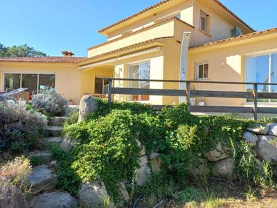 Maison - 260 m² - 7 pièces