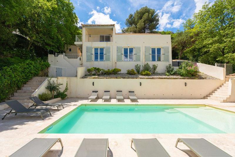 Villa - 210 m² - 8 pièces