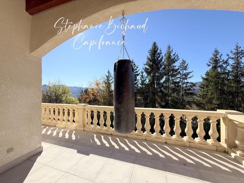 Villa - 205 m² - 6 pièces