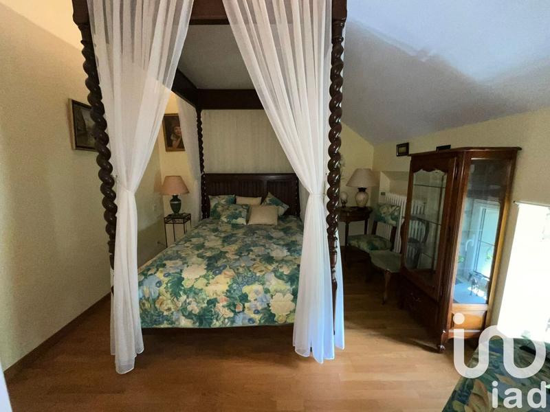 Maison - 656 m² - 10 pièces