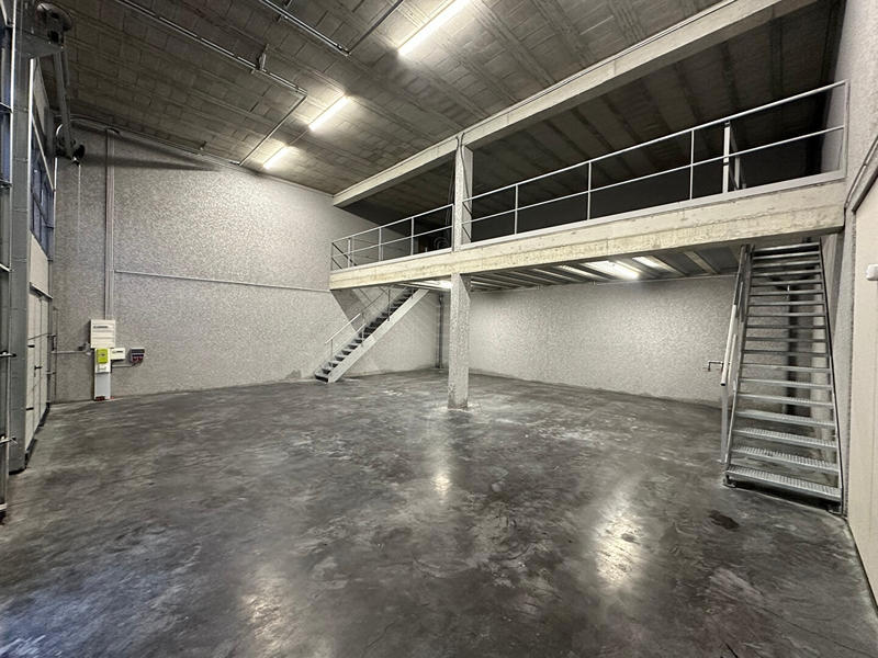Local d'activité / Entrepôt - 200 m²