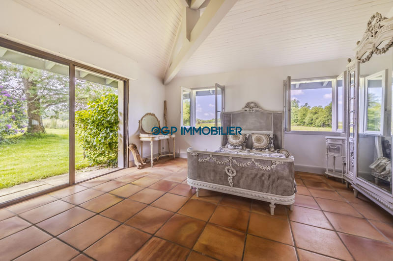 Maison - 214 m² - 6 pièces