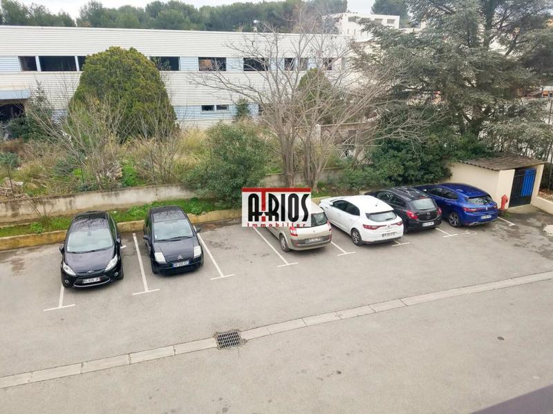 Entrepôt - 1 400 m²