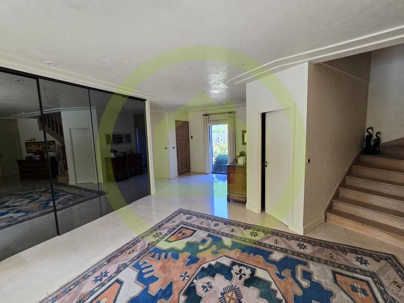 Maison - 260 m² - 6 pièces