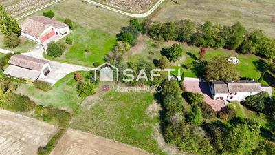 Maison - 247 m² - 9 pièces