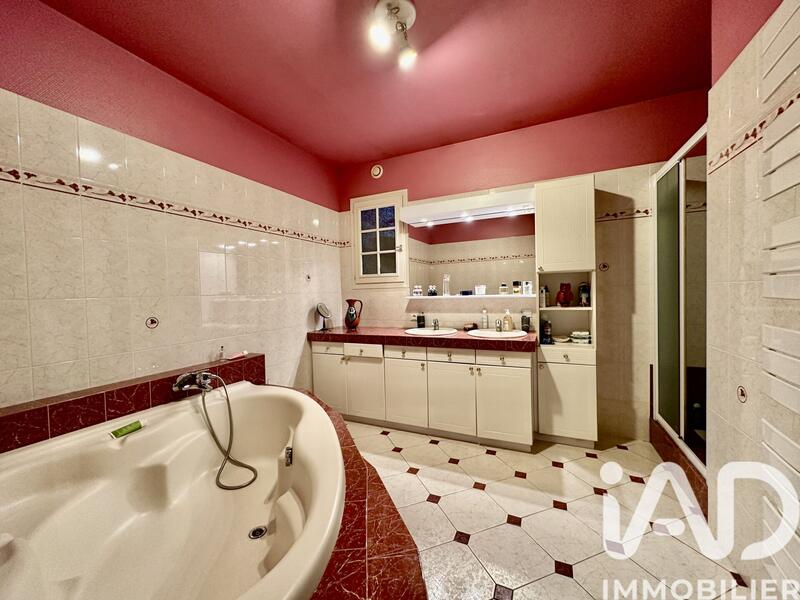 Maison - 180 m² - 6 pièces