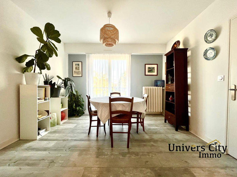 Maison - 97 m² - 5 pièces