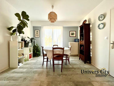 Maison - 97 m² - 5 pièces