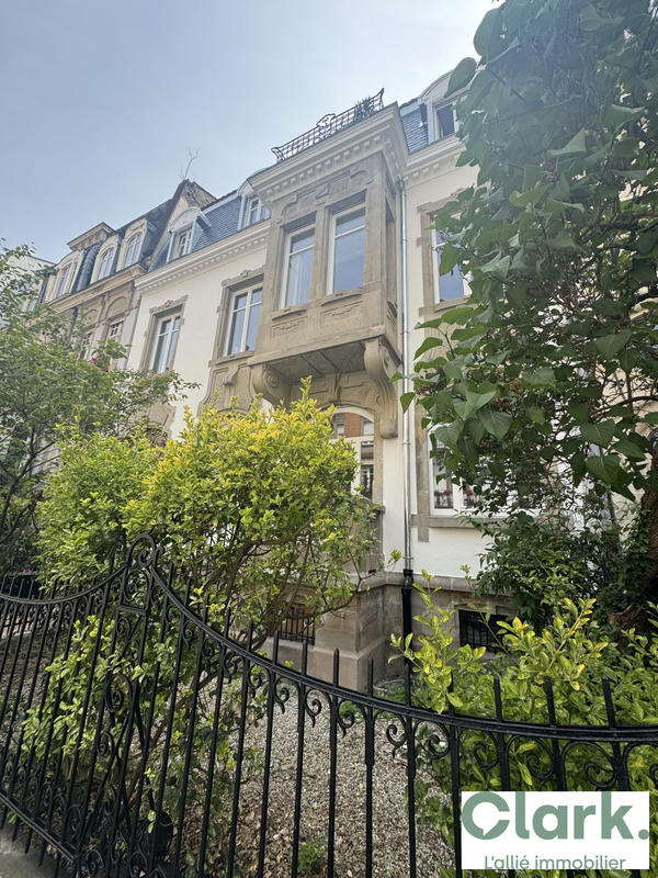 Local d'activités - 95 m² - 4 pièces