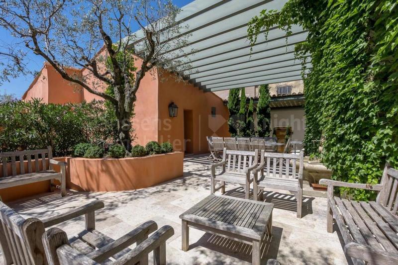 Maison de maîtres - 785 m² - 31 pièces