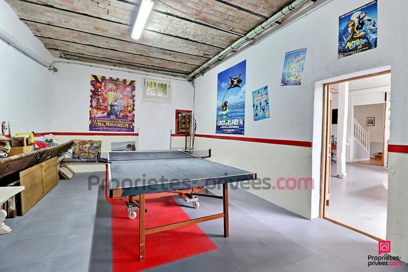 Maison - 250 m² - 8 pièces