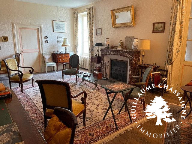 Maison traditionnelle - 261 m² - 9 pièces