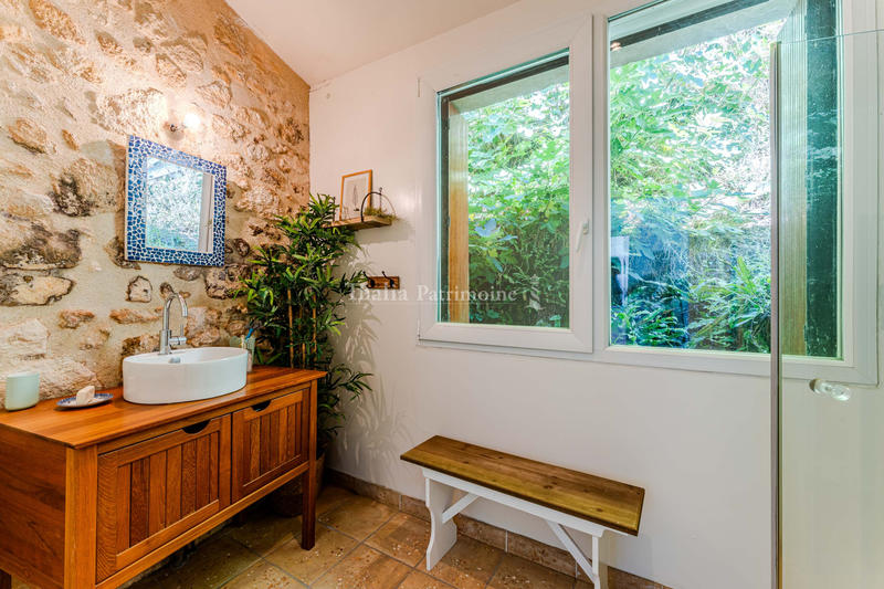 Maison - 318 m² - 9 pièces