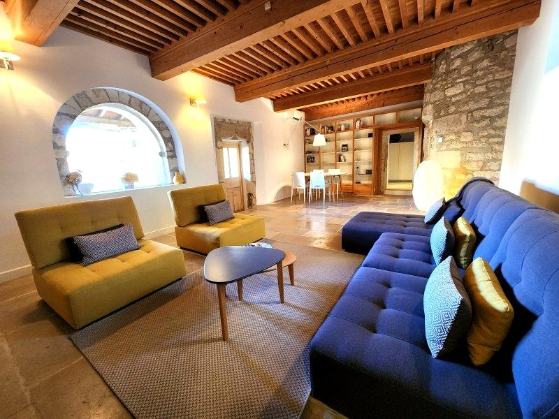 Maison en pierre - 213 m² - 9 pièces