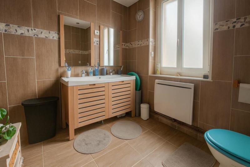 Maison - 223 m² - 9 pièces