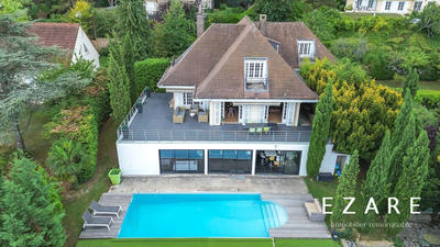 Maison - 440 m² - 10 pièces