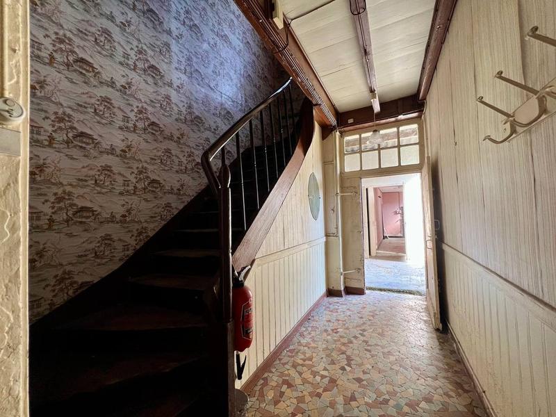 Maison traditionnelle - 270 m² - 10 pièces