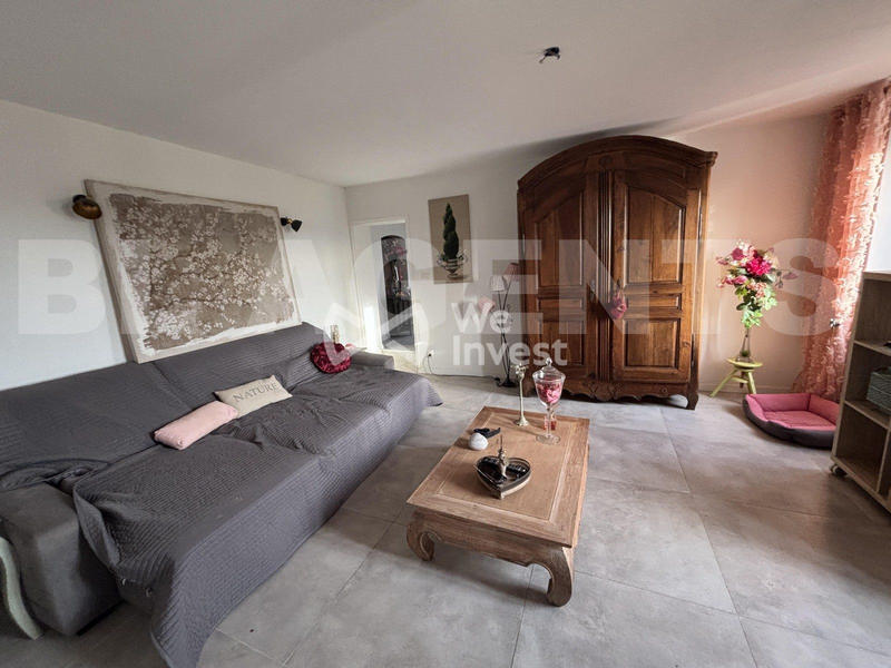 Maison - 222 m² - 7 pièces