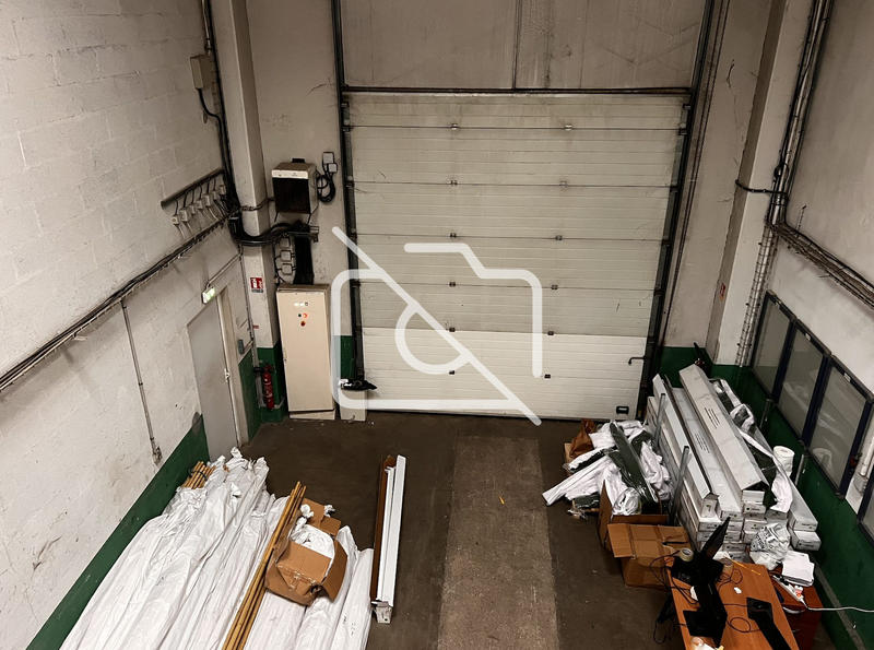 Entrepôt - 1 200 m²