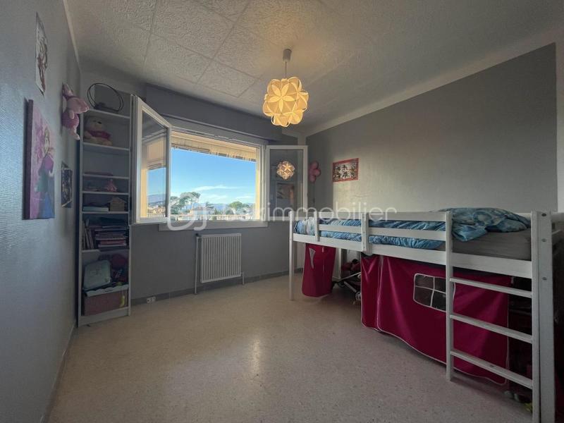 Appartement - 99 m² - 5 pièces