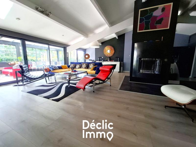 Maison - 220 m² - 10 pièces