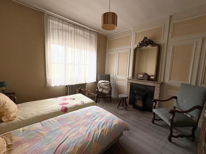 Maison - 233 m² - 7 pièces