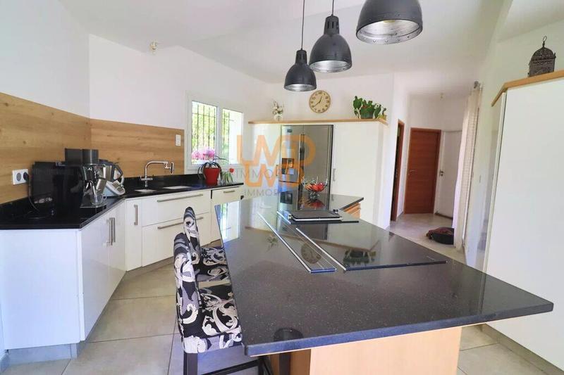 Propriété - 342 m² - 12 pièces