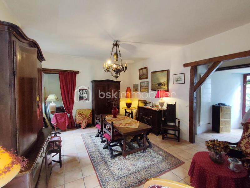 Demeure - 198 m² - 9 pièces