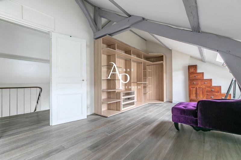 Maison - 247 m² - 10 pièces