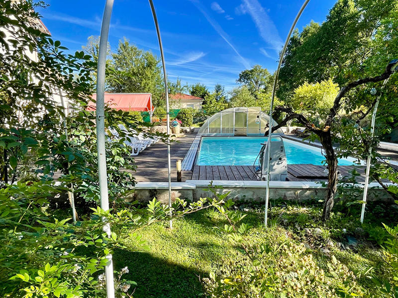 Maison - 213 m² - 8 pièces