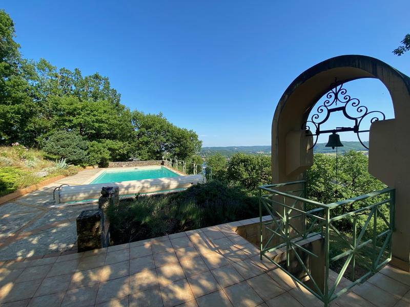 Maison - 216 m² - 7 pièces