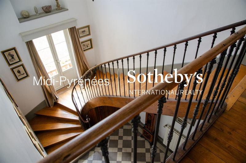 Maison - 580 m² - 16 pièces