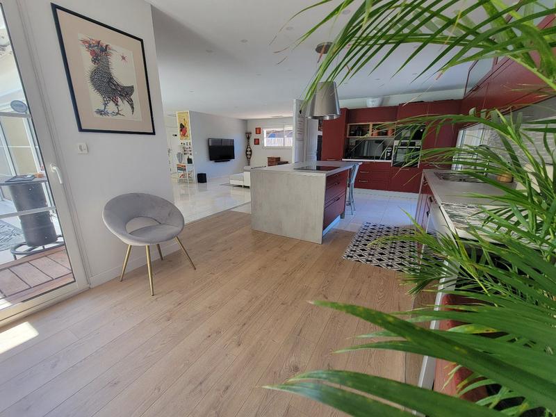 Maison contemporaine - 222 m² - 6 pièces