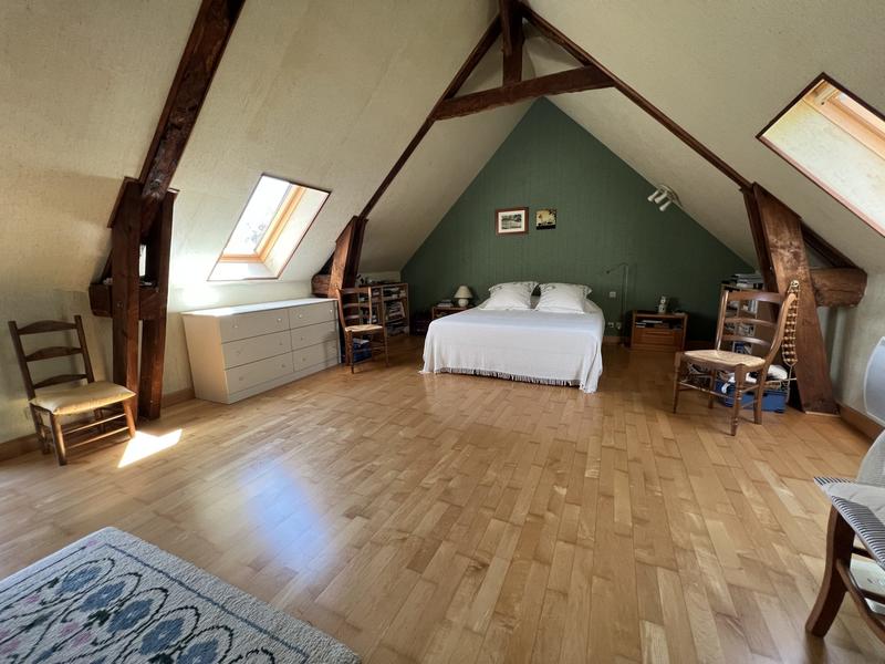 Maison - 280 m² - 8 pièces