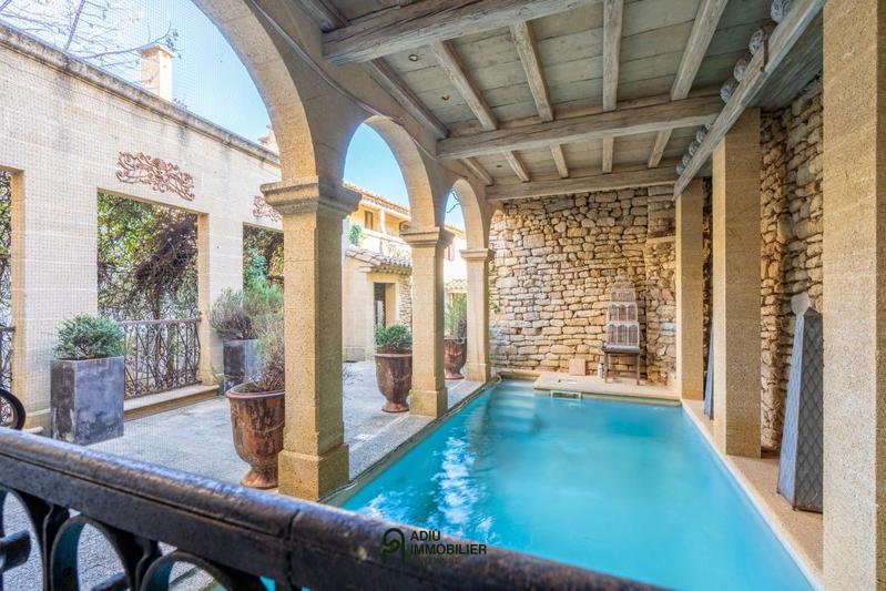 Propriété - 377 m² - 9 pièces