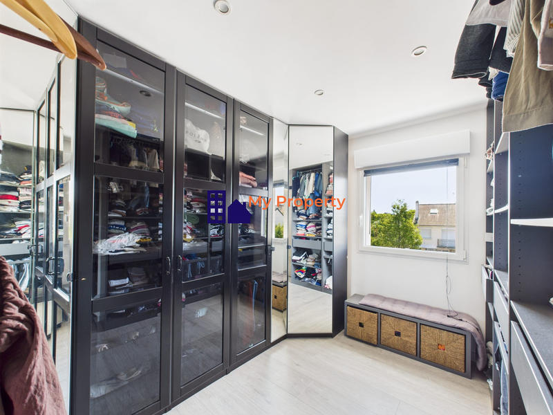 Maison - 147 m² - 10 pièces