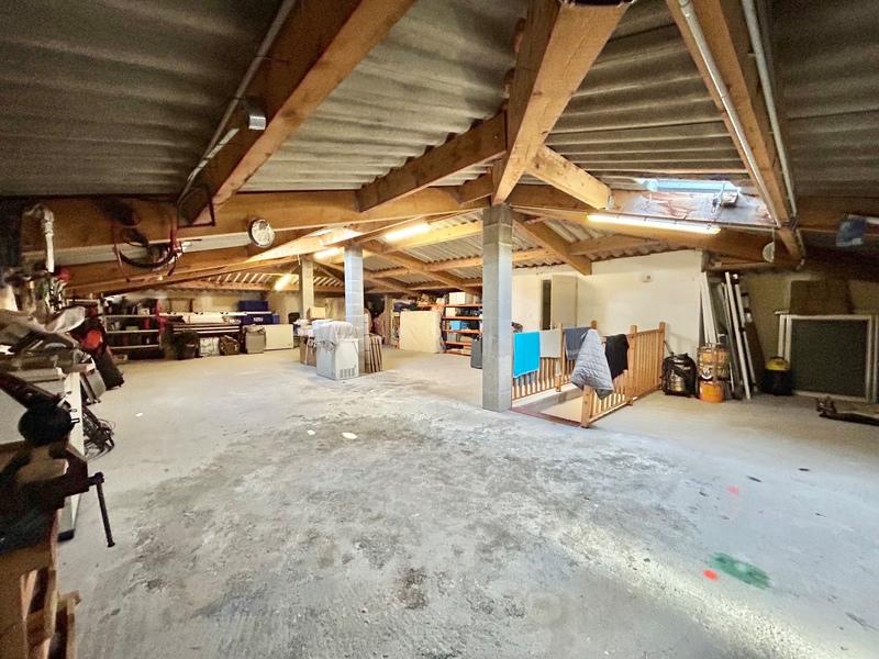 Maison - 687 m² - 12 pièces