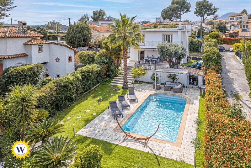 Maison - 198 m² - 7 pièces