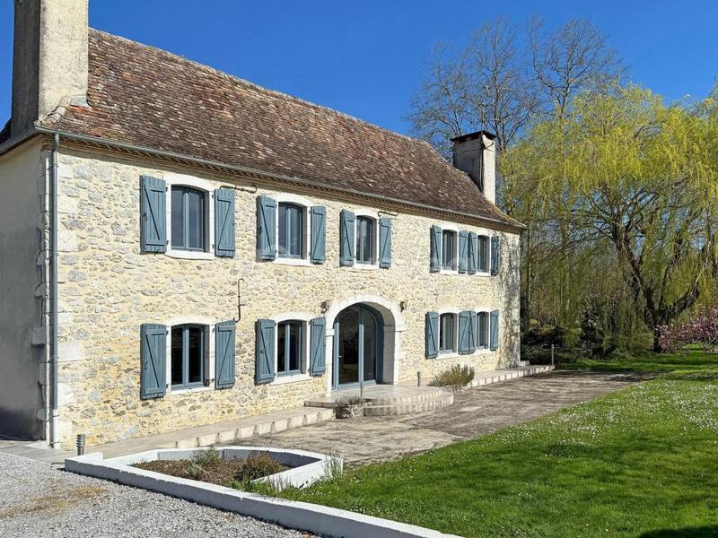 Propriété - 310 m² - 8 pièces