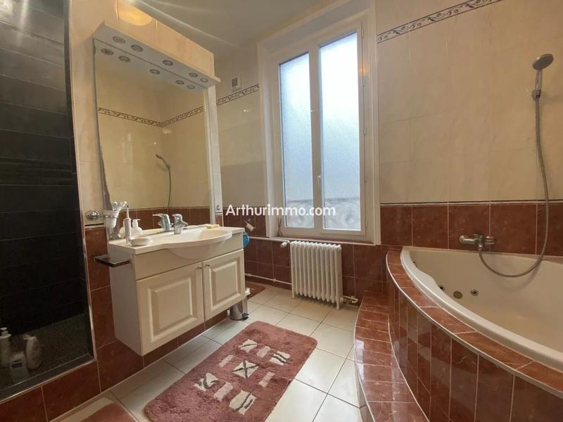 Maison - 226 m² - 7 pièces