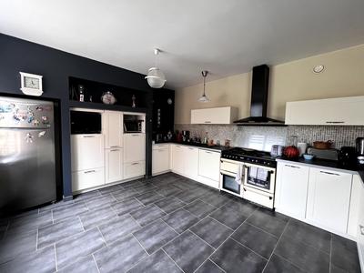 Maison - 227 m² - 9 pièces