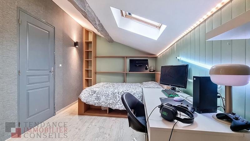 Maison - 220 m² - 9 pièces