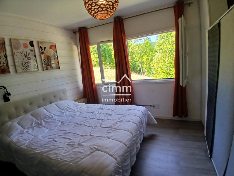 Maison - 240 m² - 4 pièces