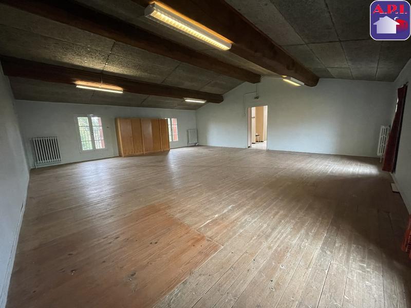 Propriété - 1 252 m² - 38 pièces