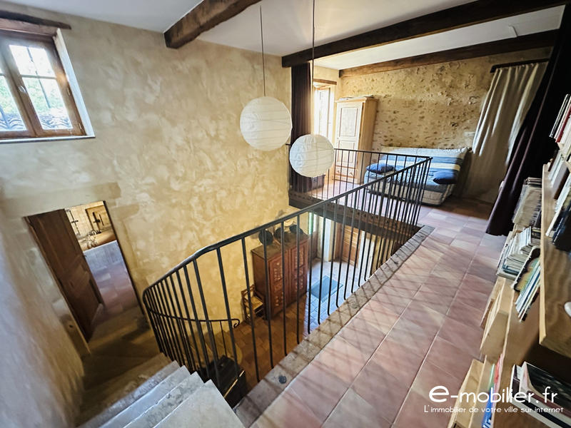 Maison contemporaine - 303 m² - 9 pièces