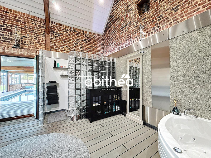 Maison - 305 m² - 9 pièces