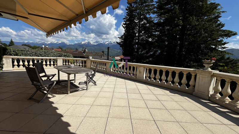 Maison - 249 m² - 9 pièces