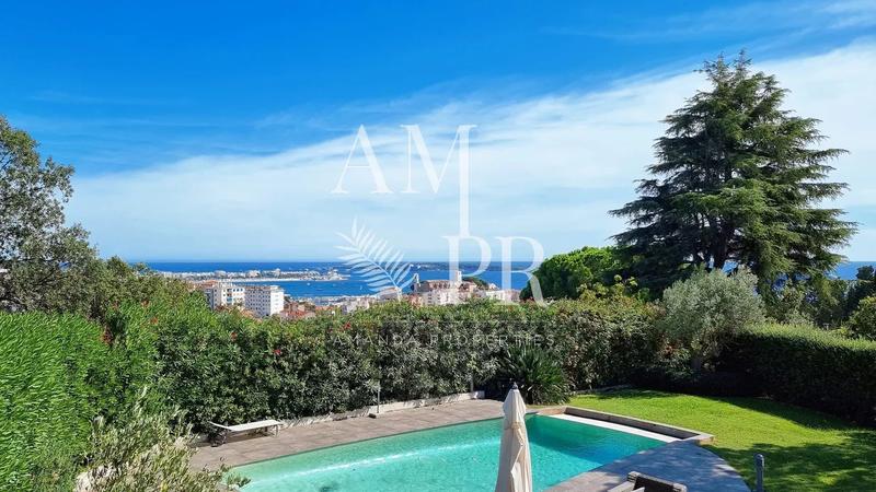 Villa - 270 m² - 8 pièces